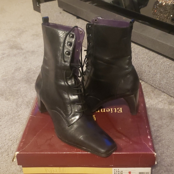 Fall boots - Picture 2 of 4